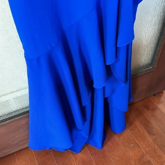 Marchesa Notte
Royal Blue Ruffle Gown size 14 - Picture 12 of 17